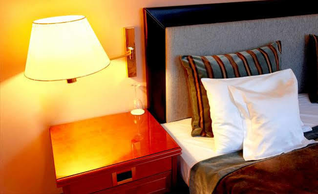 Howard Johnson Hotel&Convention Center Madariaga - Carilo Bagian luar foto